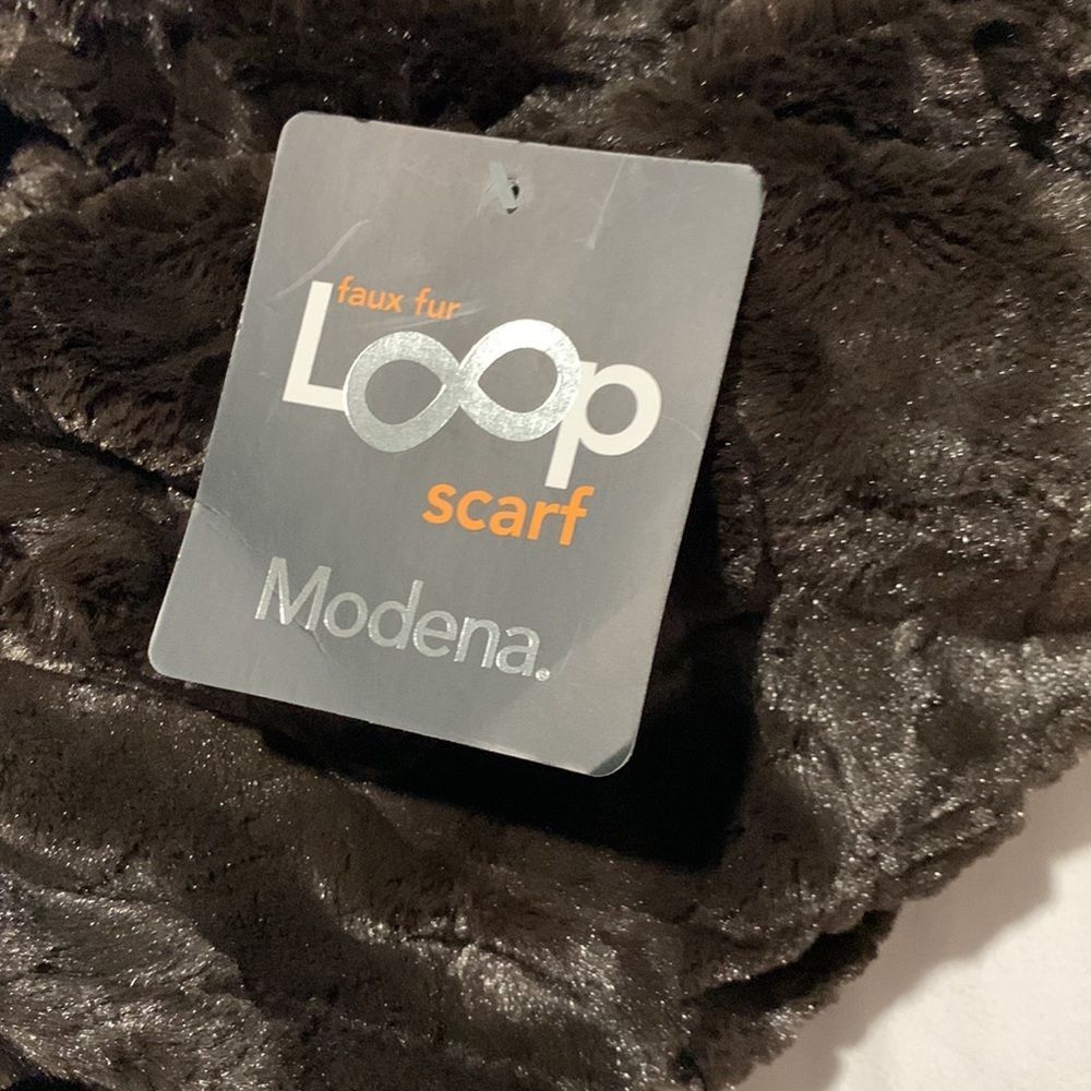 Modena Loop Scarf - Picture 9 of 11